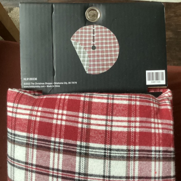 The Christmas Shoppe Christmas Tree Skirt New with tag - Picture 4 of 5